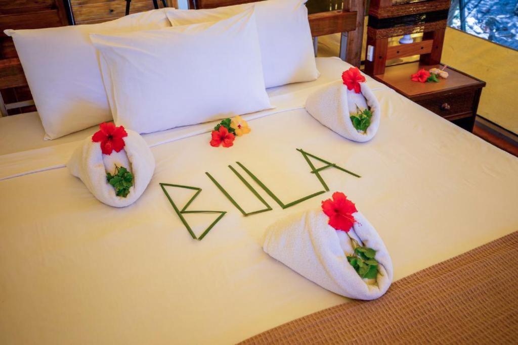 Barefoot Kuata Island Resort Exterior photo